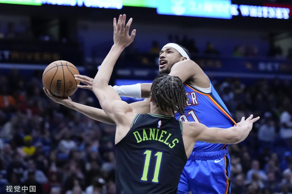 武磊進球因越位幹擾被判無效，馮勁射門被古斯塔沃擋出，古斯塔沃運氣不佳.